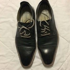 Size 9 Giorgio Brutini black leather dress shoes.